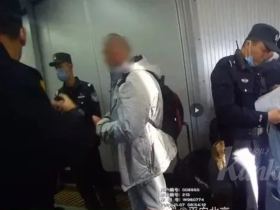 외국인 남성 비행기 난동부려 12일 행정구속 받아