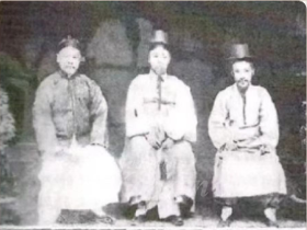빙그레 웃으시는 볌재 김규흥