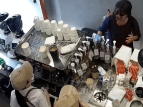왕홍 커피숍 직원, 고객에게 커피가루 던져 온라인에서 발칵