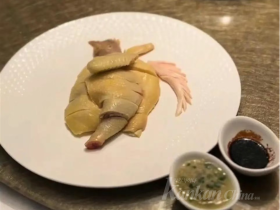 상하이 한 레스토랑에서 반 마리 닭이 480원,  "우유 마시고 음악 들으며 자란 닭" 주장 논란